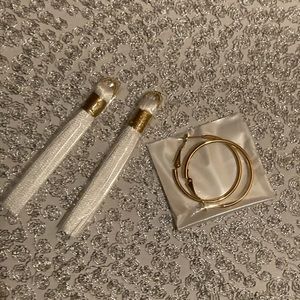 Woman earrings with tassels